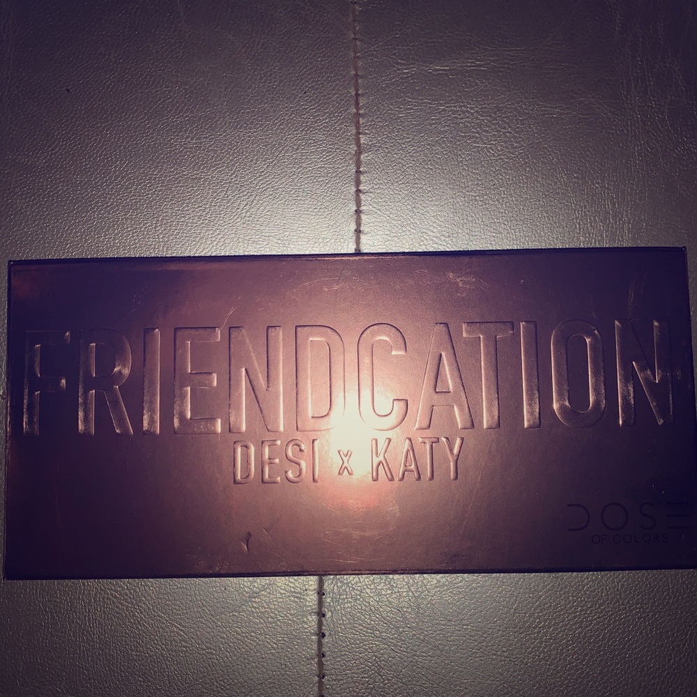 Dose of colors Friendcation palette